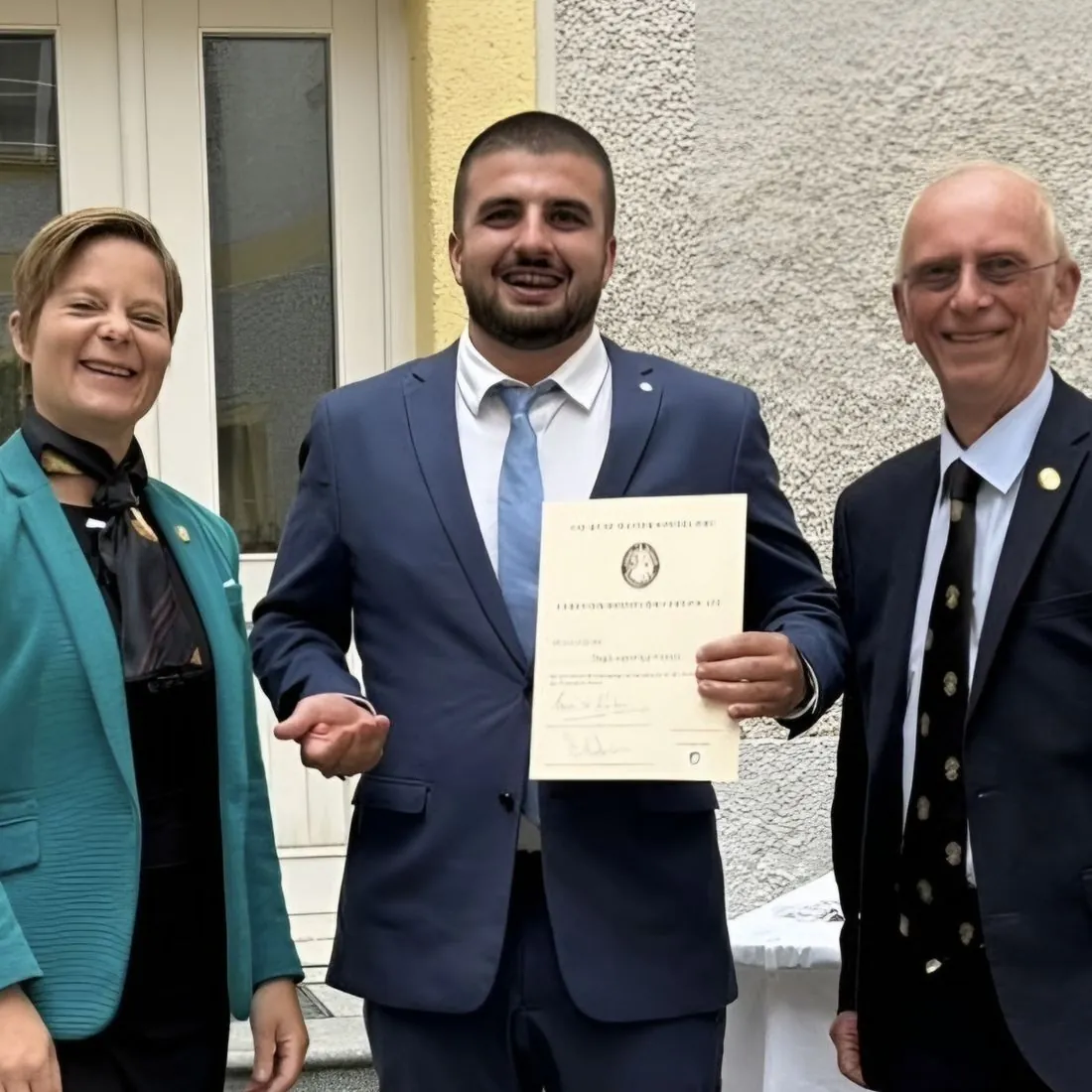 Tiago Franco a receber o certificado de sommelier da Court of Master Sommeliers Europe